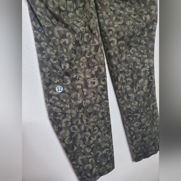 Lululemon Base Pase Highrise Running Tight Size 6 Intertwined Camo Medium Olive - Picture 10 of 16